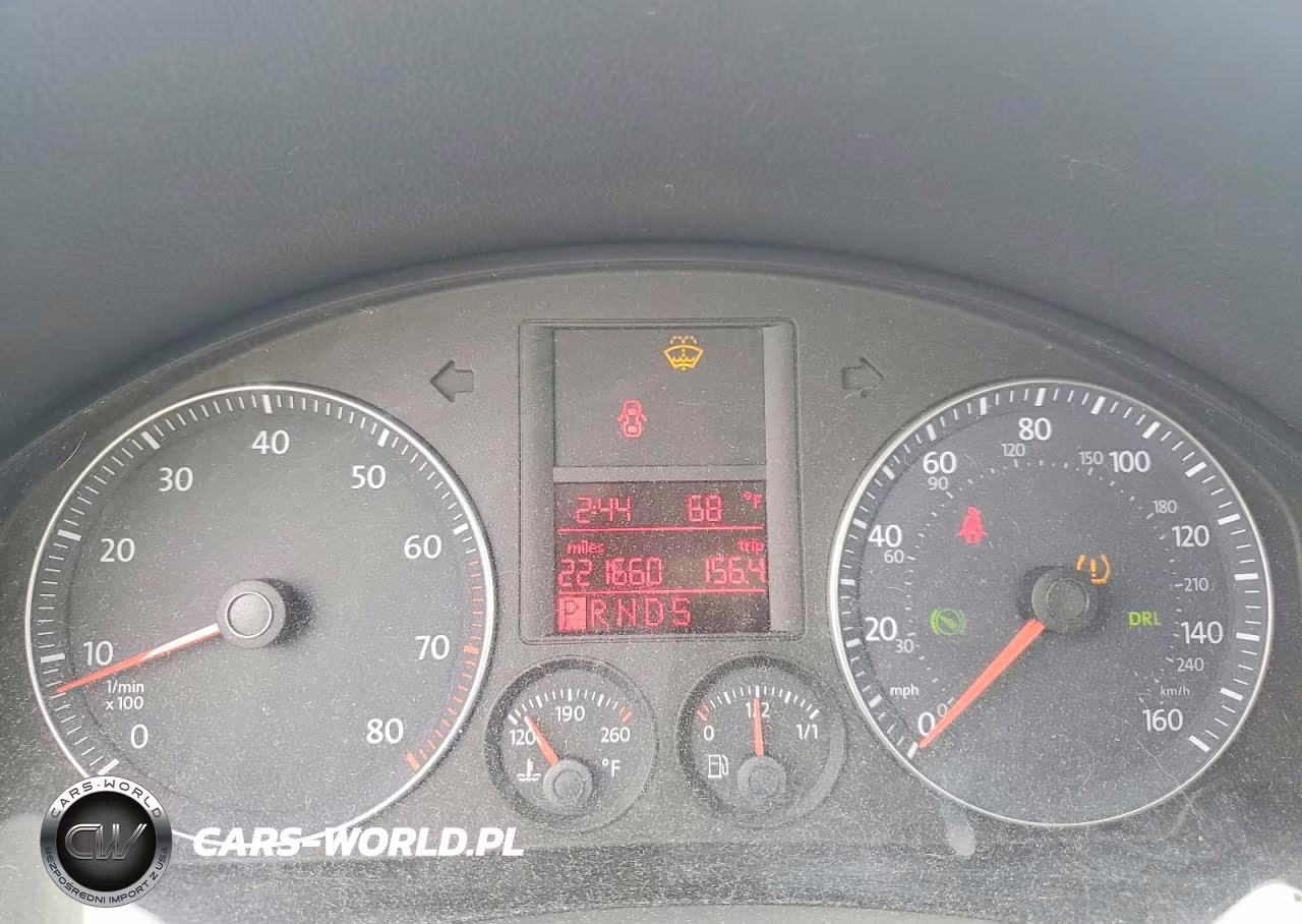 2008 Volkswagen Rabbit VIN:WVWDB71K88W335083 - 9