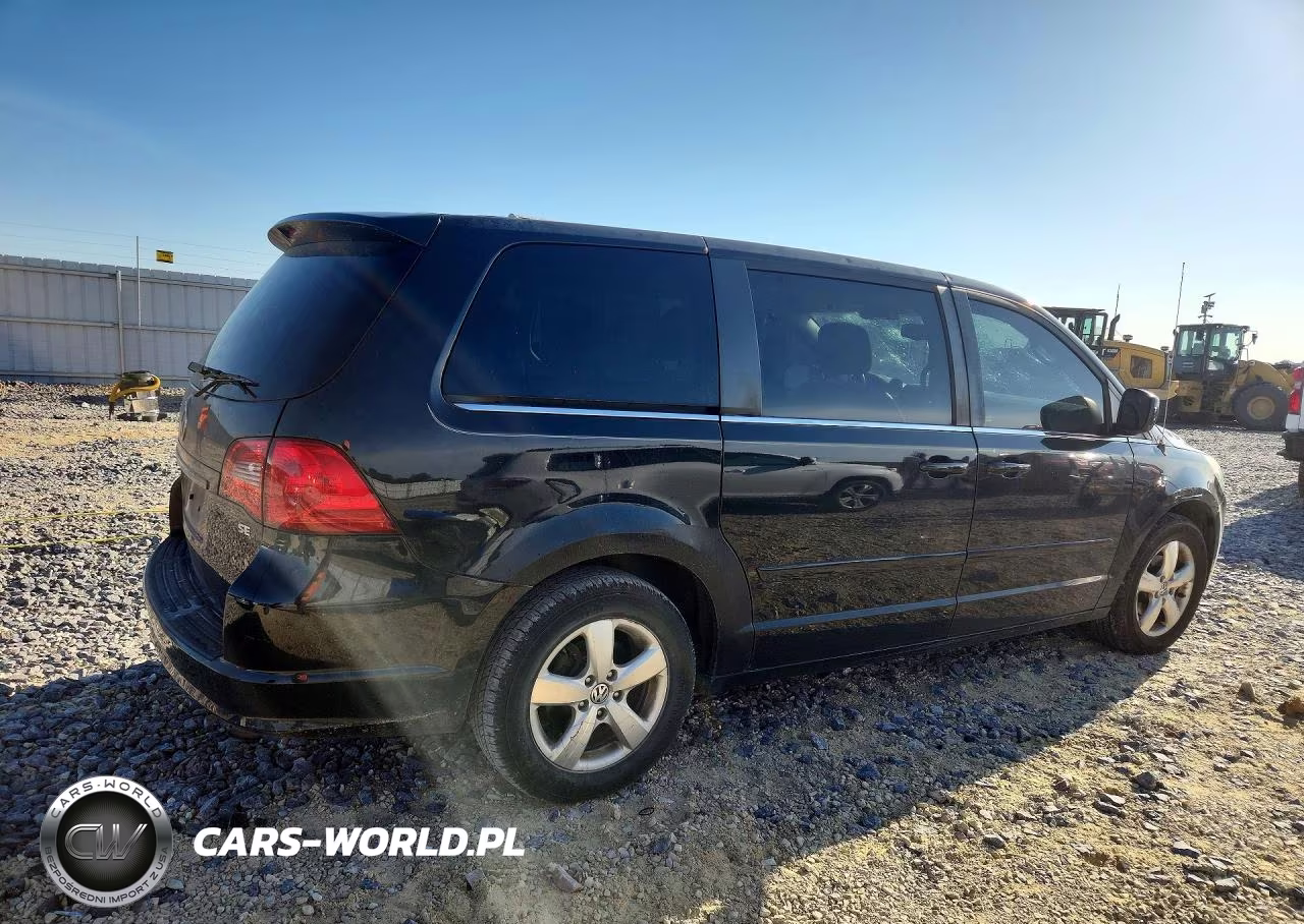 2010 Volkswagen Routan Se VIN:2V4RW3D13AR306228 - 3