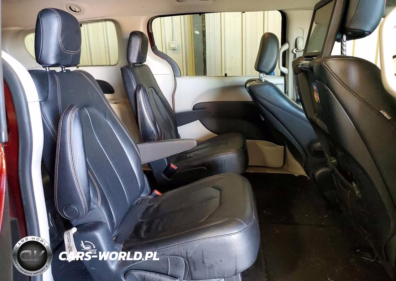 2018 Chrysler Pacifica Touring L Plus VIN:2C4RC1EG2JR294597 - 11