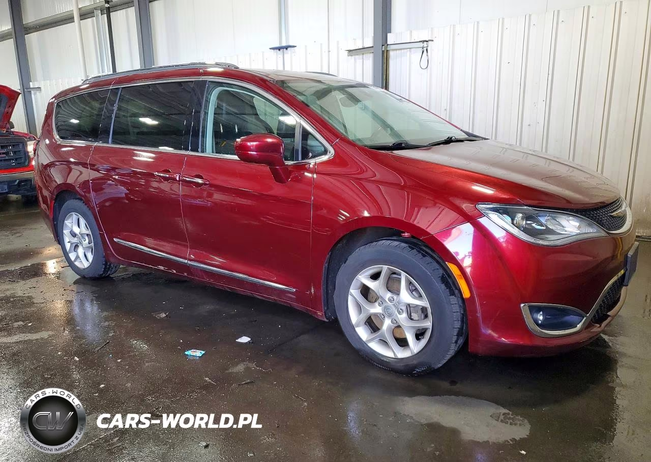 2018 Chrysler Pacifica Touring L Plus VIN:2C4RC1EG2JR294597 - 4