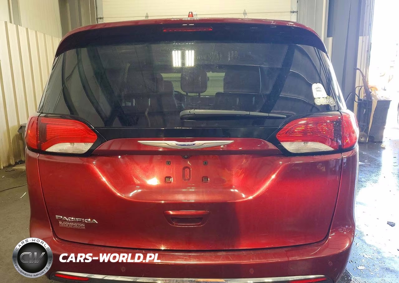 2018 Chrysler Pacifica Touring L Plus VIN:2C4RC1EG2JR294597 - 6