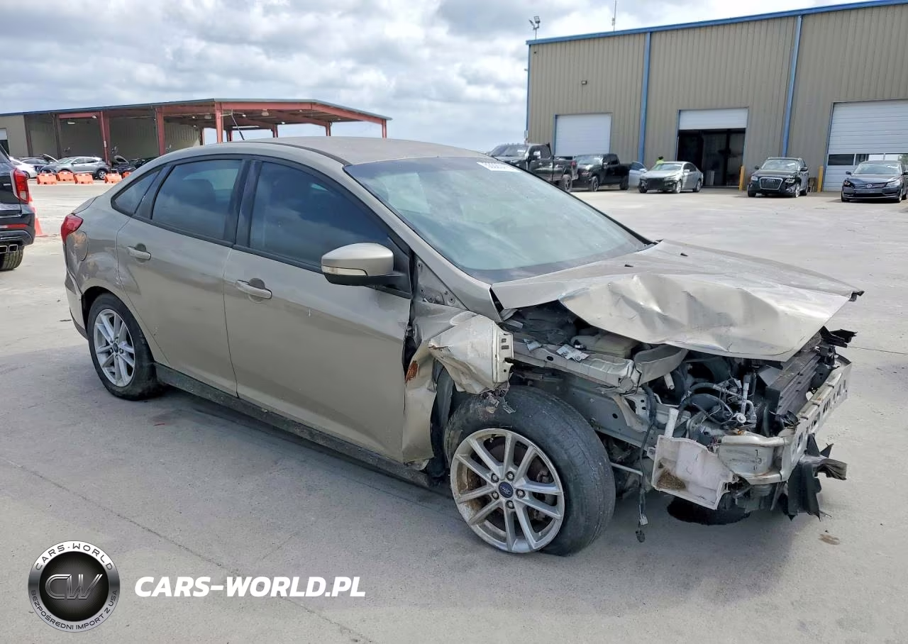 2015 Ford Focus Se VIN:1FADP3F26FL222630 - 4
