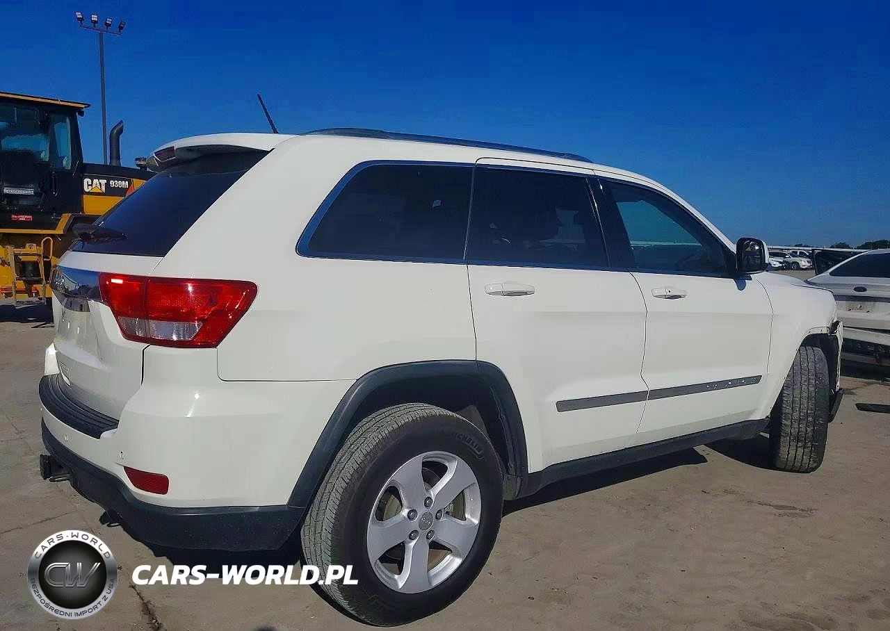 2011 Jeep Grand Cherokee Laredo VIN:1J4RS4GG7BC582900 - 3