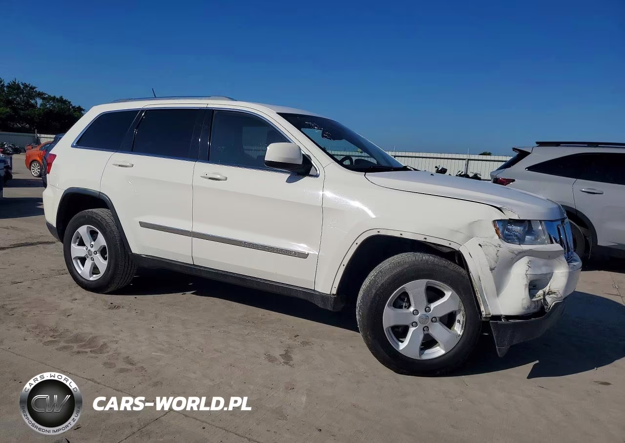 2011 Jeep Grand Cherokee Laredo VIN:1J4RS4GG7BC582900 - 4