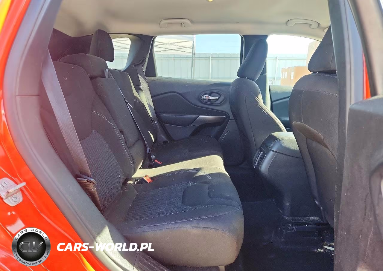 2021 Jeep Cherokee Latitude VIN:1C4PJMCB4MD153852 - 11