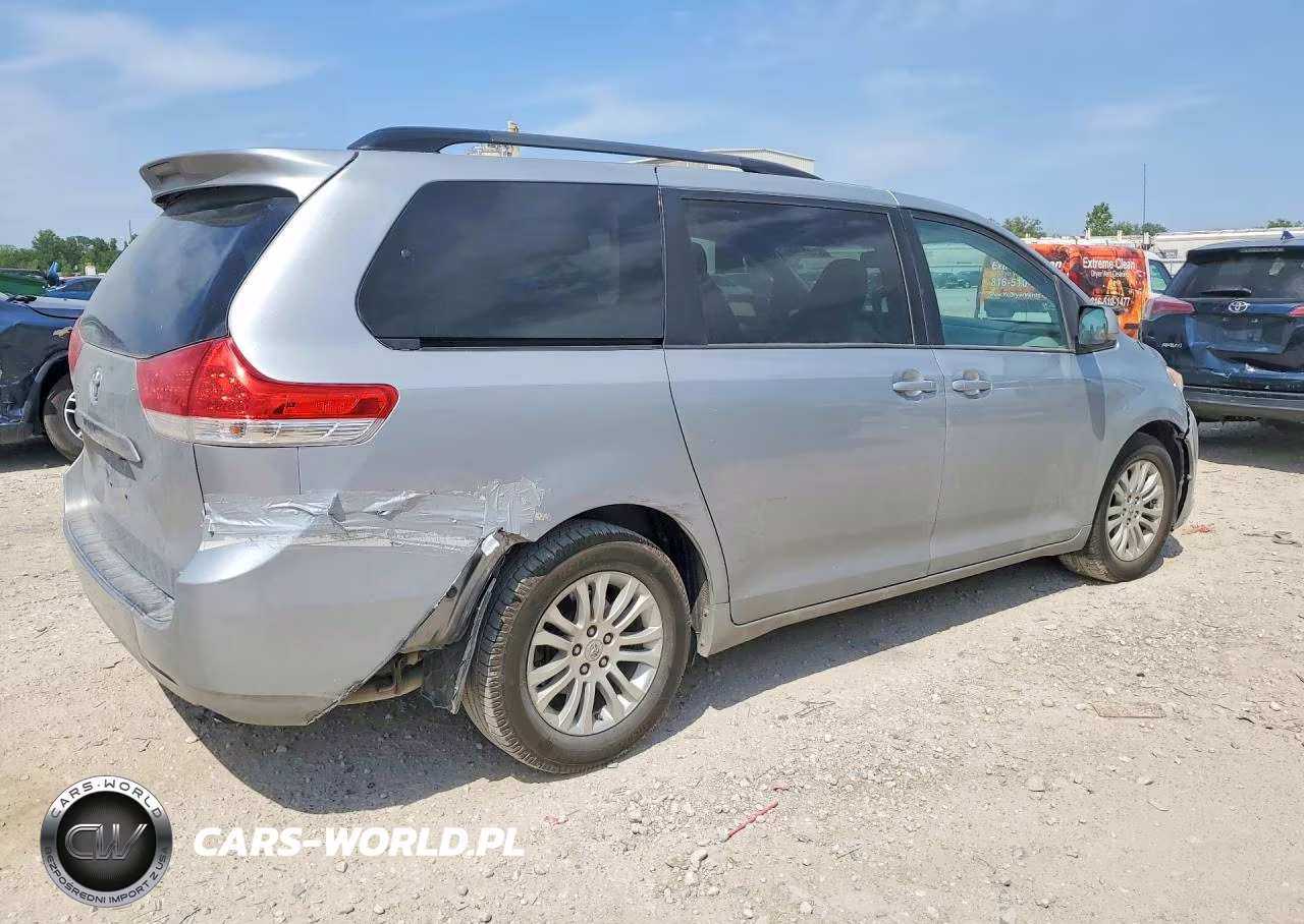 2014 Toyota Sienna Xle 8-Passenger VIN:5TDYK3DC3ES426188 - 3