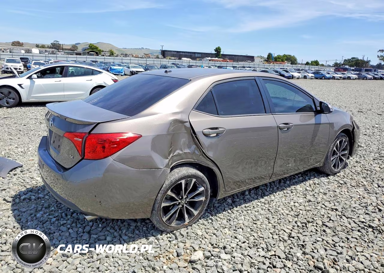 2017 Toyota Corolla Se VIN:2T1BURHE2HC807736 - 3