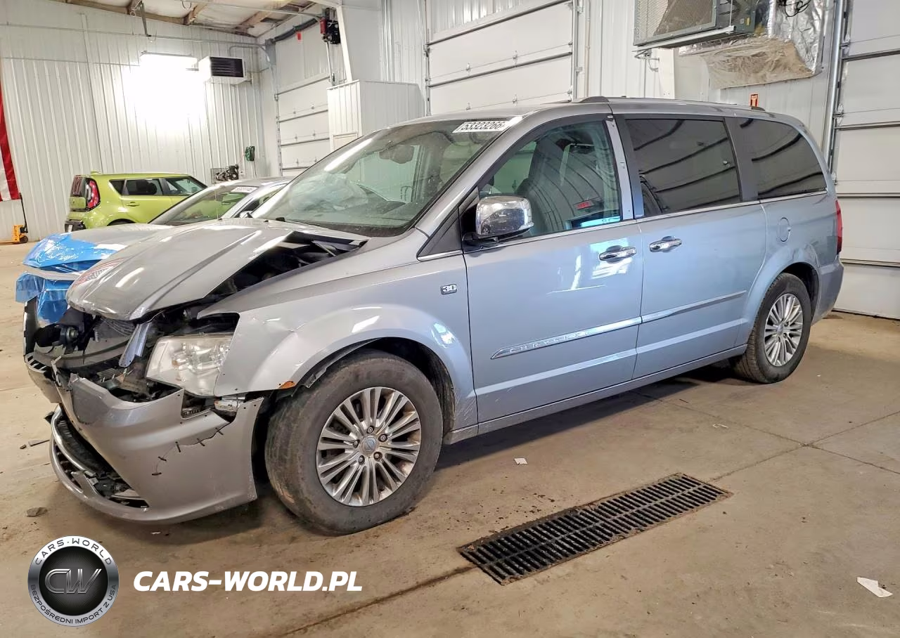 2014 Chrysler Town & Country Touring L