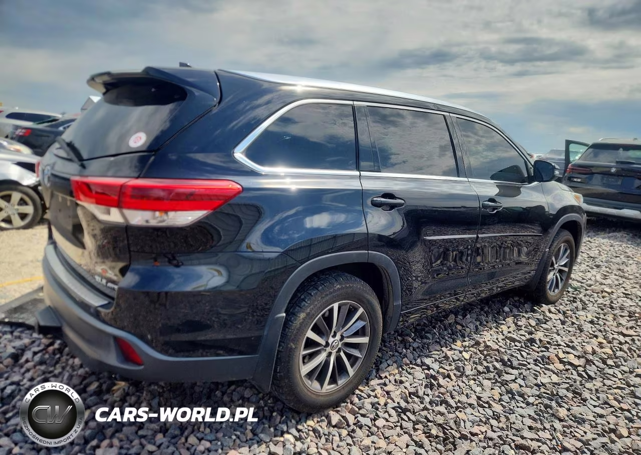 2018 Toyota Highlander Xle VIN:5TDJZRFH4JS544771 - 3
