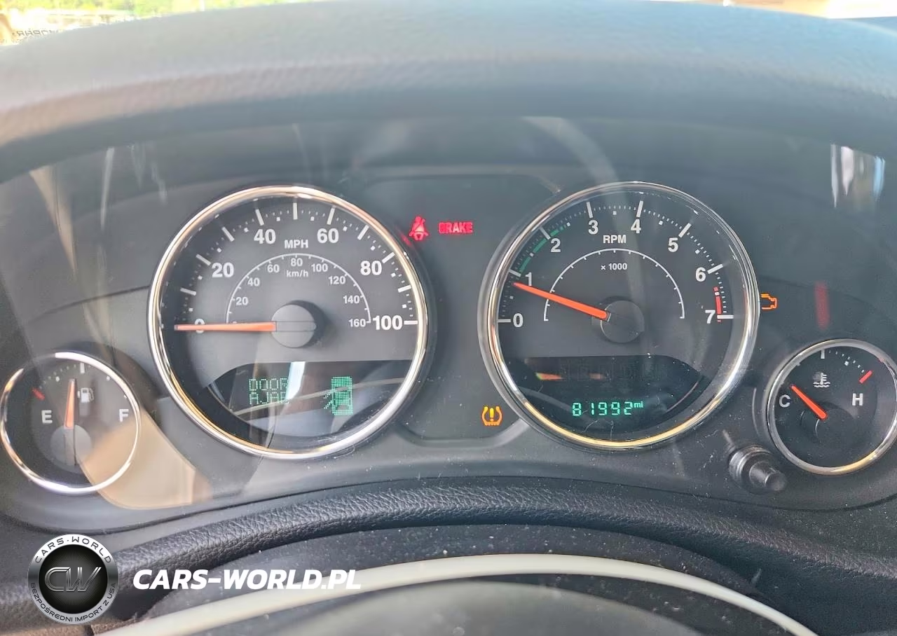 2017 Jeep Wrangler Unlimited Sahara VIN:1C4BJWEG2HL554844 - 9