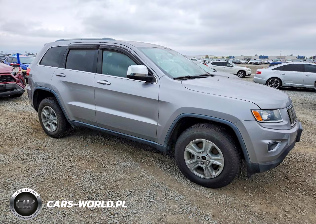 2015 Jeep Grand Cherokee Laredo VIN:1C4RJFAGXFC637293 - 4