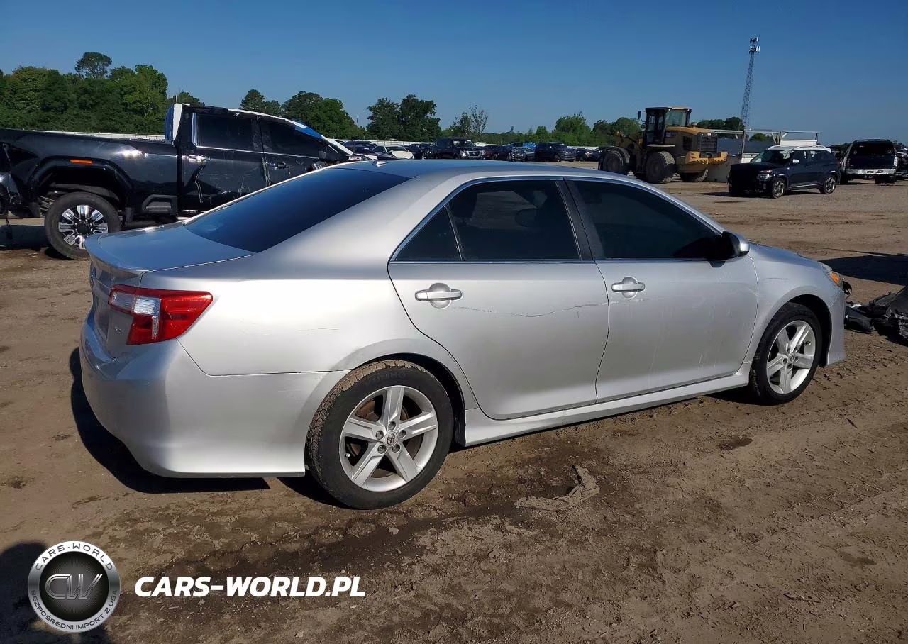2014 Toyota Camry Se VIN:4T1BF1FK5EU844696 - 3