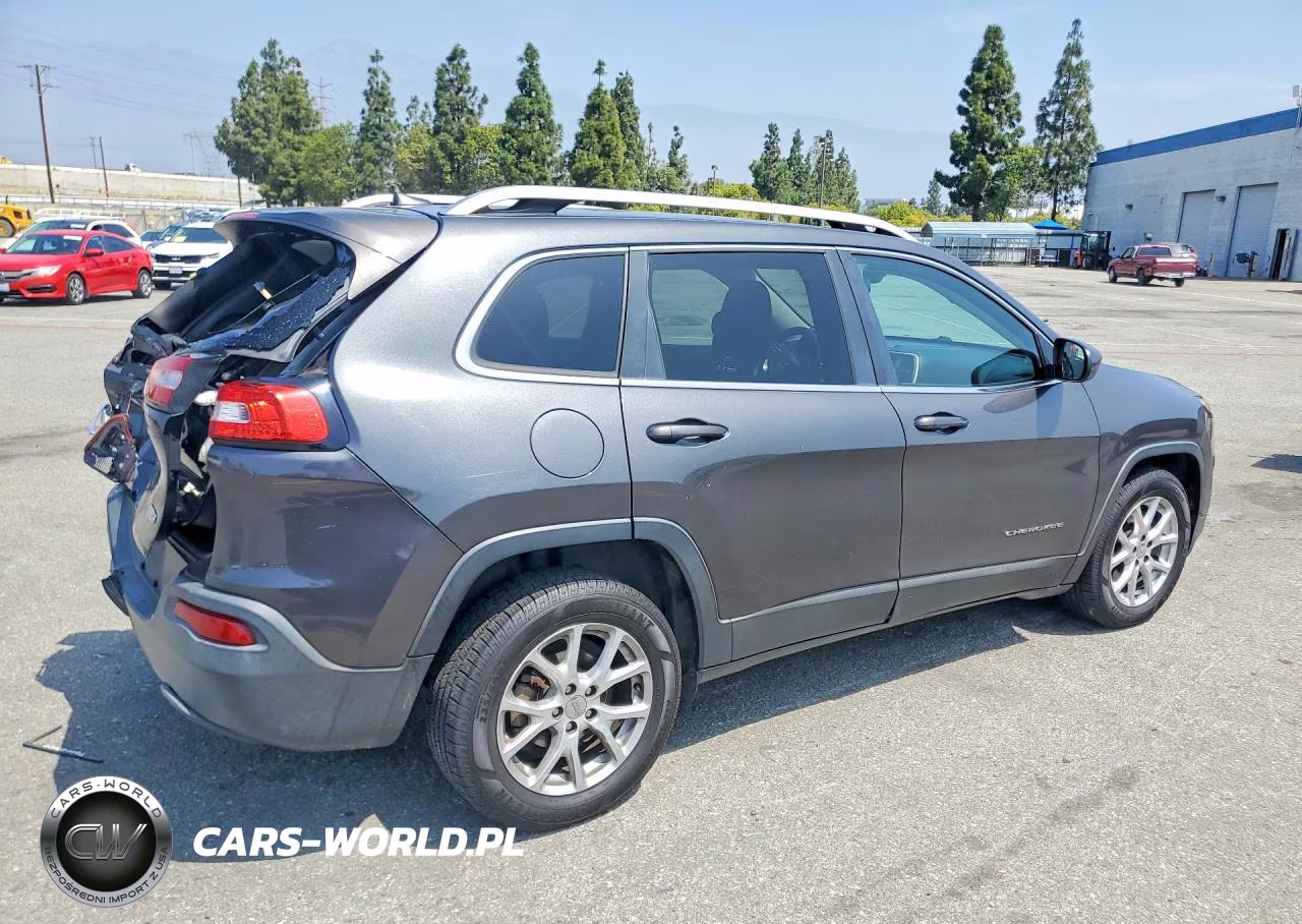 2016 Jeep Cherokee Latitude VIN:1C4PJLCB4GW329785 - 3