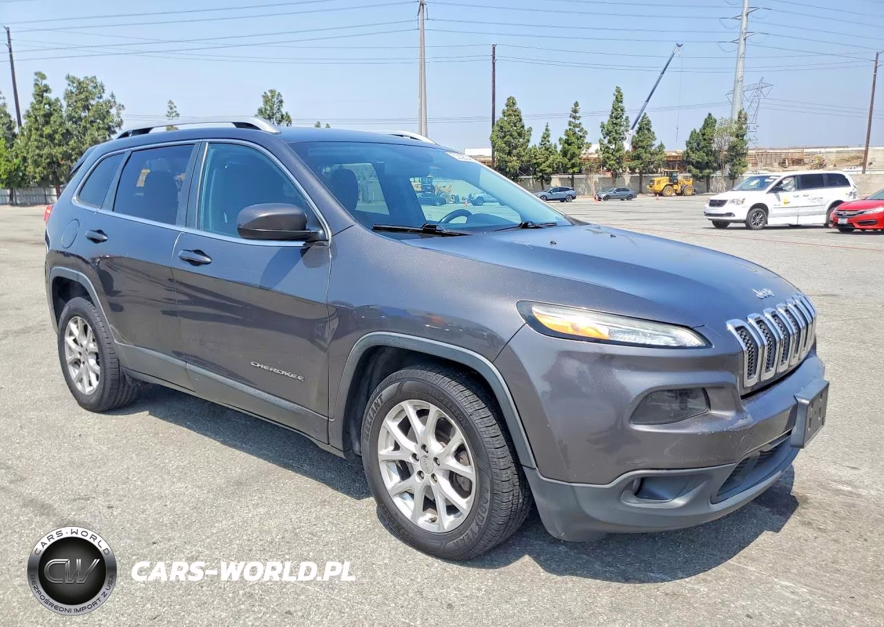 2016 Jeep Cherokee Latitude VIN:1C4PJLCB4GW329785 - 4