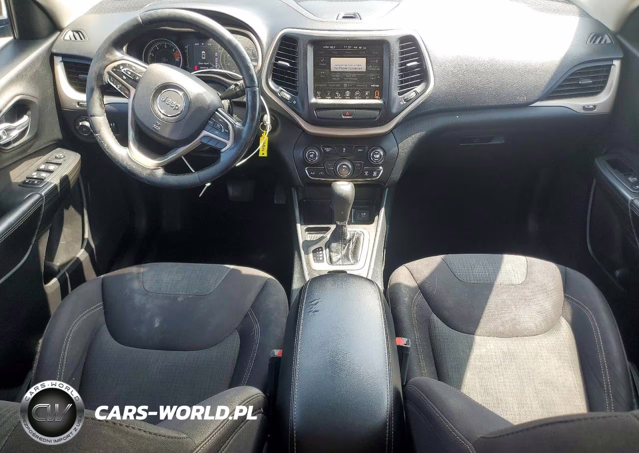 2016 Jeep Cherokee Latitude VIN:1C4PJLCB4GW329785 - 8
