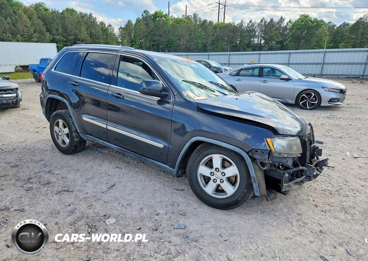 2011 Jeep Grand Cherokee Laredo VIN:1J4RR4GG3BC596823 - 4