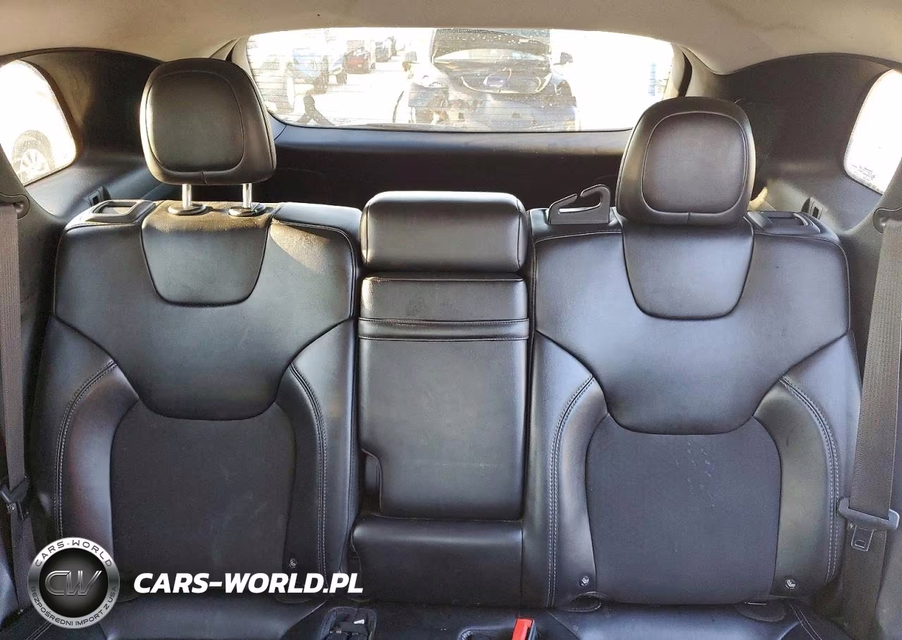 2019 Jeep Cherokee Latitude Plus VIN:1C4PJLLB4KD152014 - 10