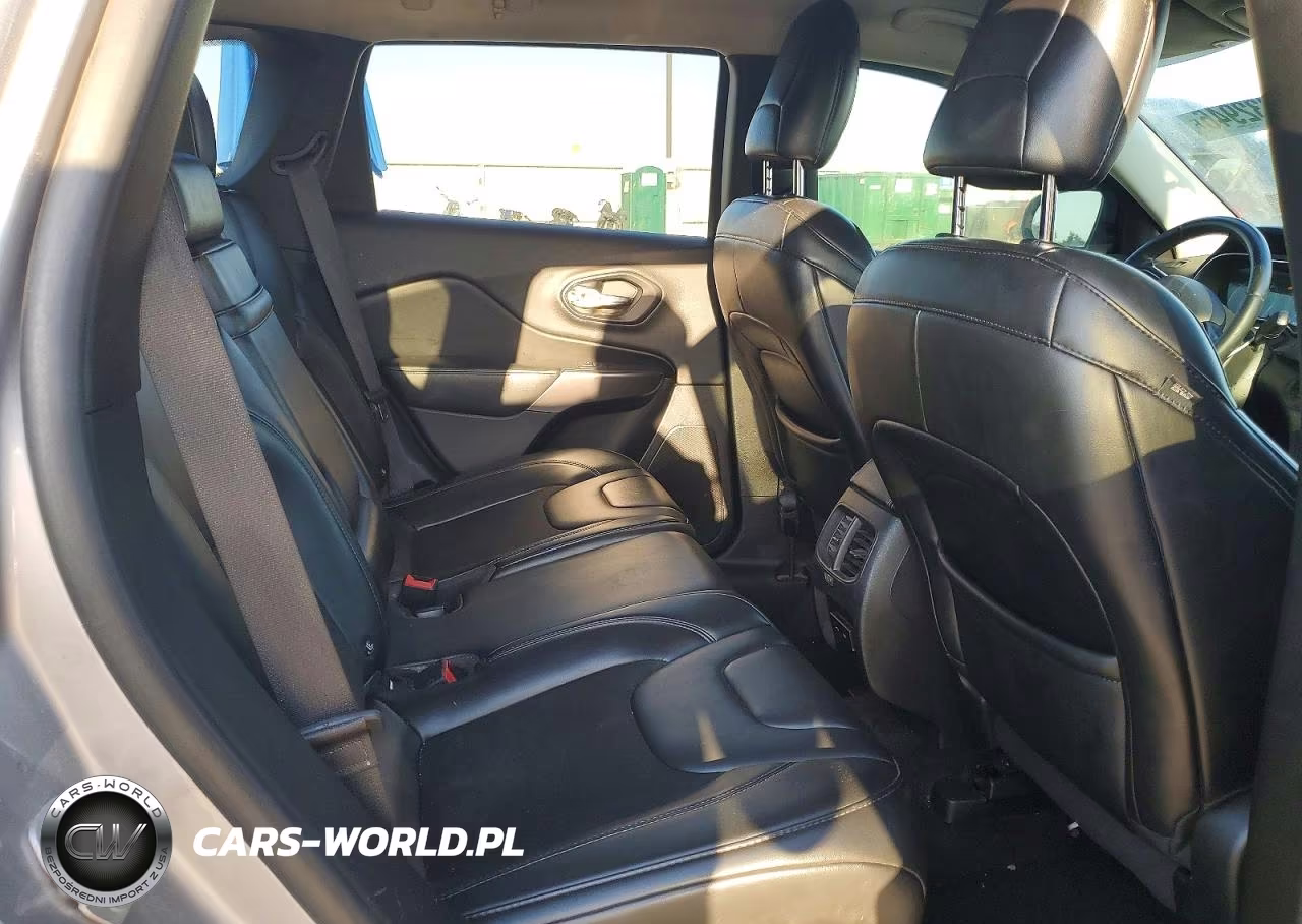 2019 Jeep Cherokee Latitude Plus VIN:1C4PJLLB4KD152014 - 11