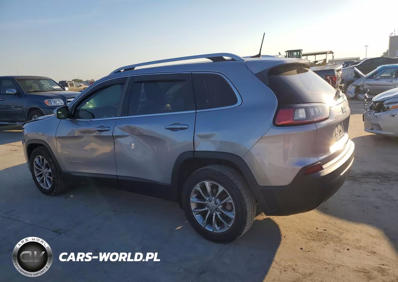 2019 Jeep Cherokee Latitude Plus VIN:1C4PJLLB4KD152014 - 2