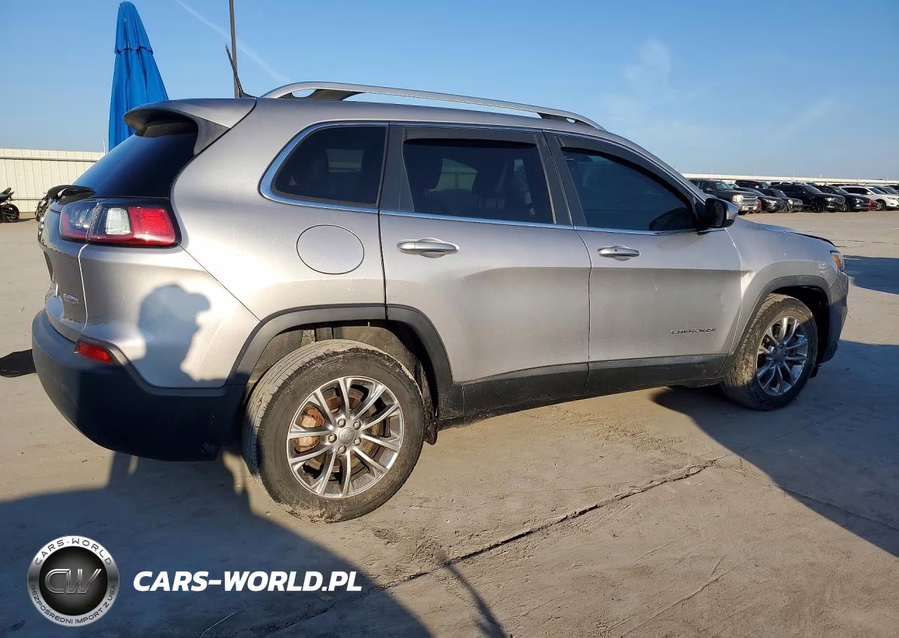 2019 Jeep Cherokee Latitude Plus VIN:1C4PJLLB4KD152014 - 3