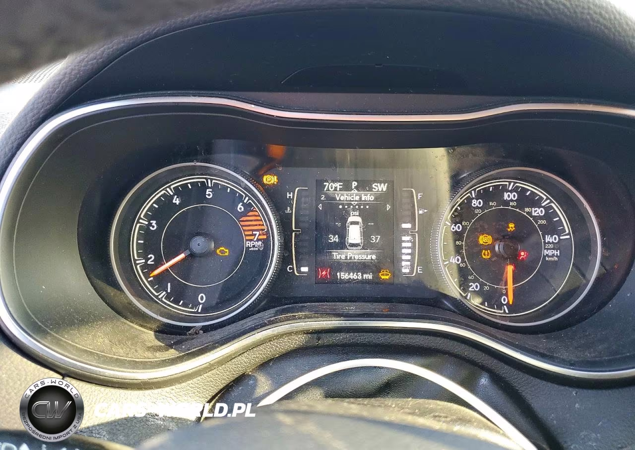 2019 Jeep Cherokee Latitude Plus VIN:1C4PJLLB4KD152014 - 9
