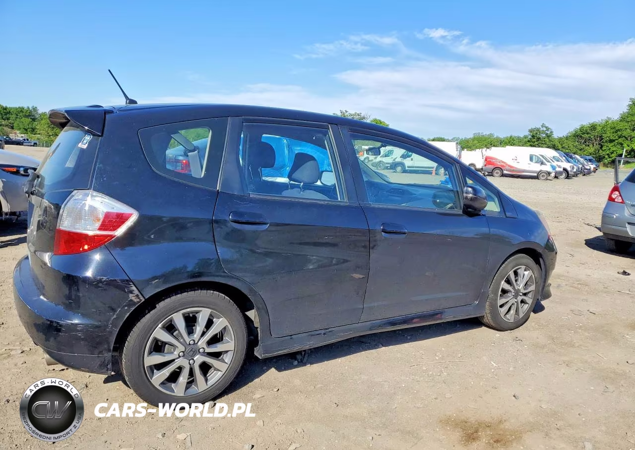 2012 Honda Fit Sport VIN:JHMGE8G56CS004318 - 3