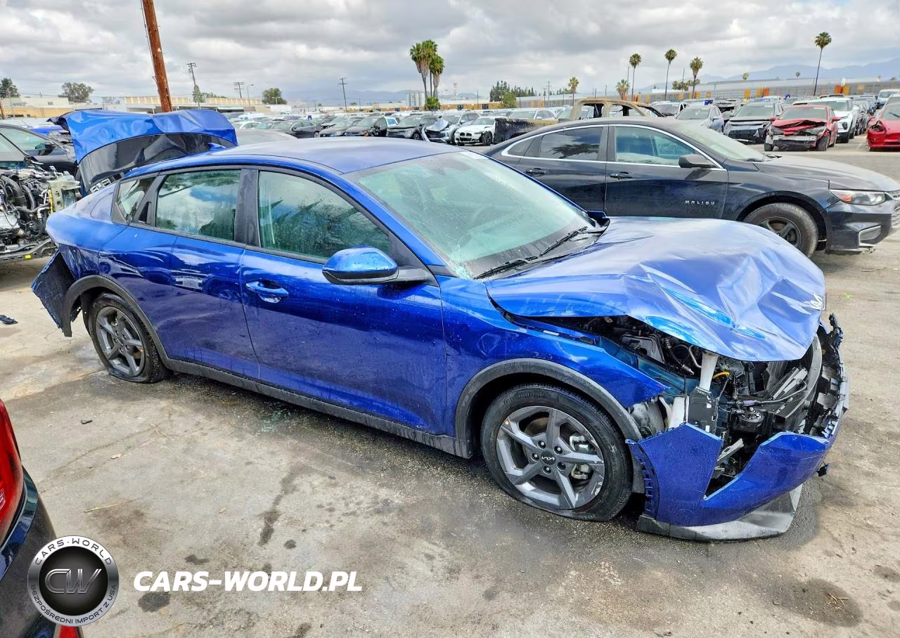 2025 Kia K4 Lxs VIN:3KPFT4DE5SE235728 - 4