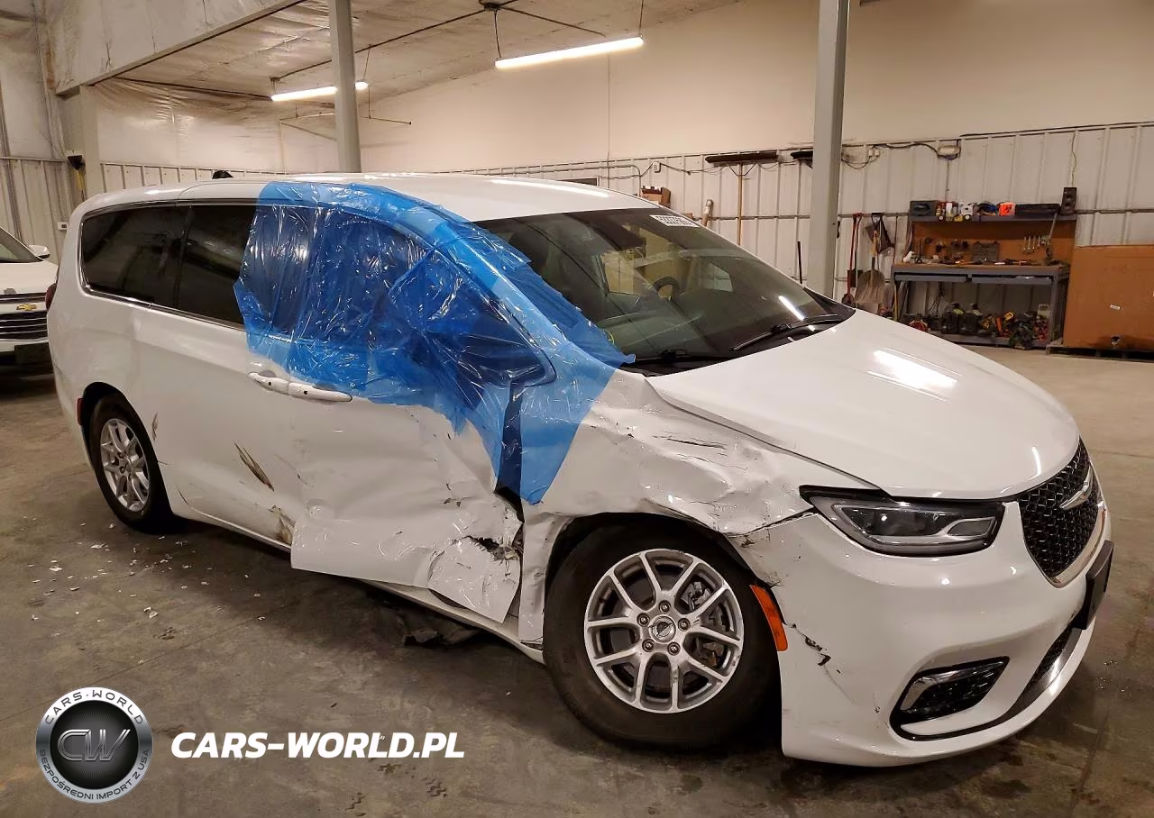 2023 Chrysler Pacifica Touring L VIN:2C4RC1BG5PR515459 - 4