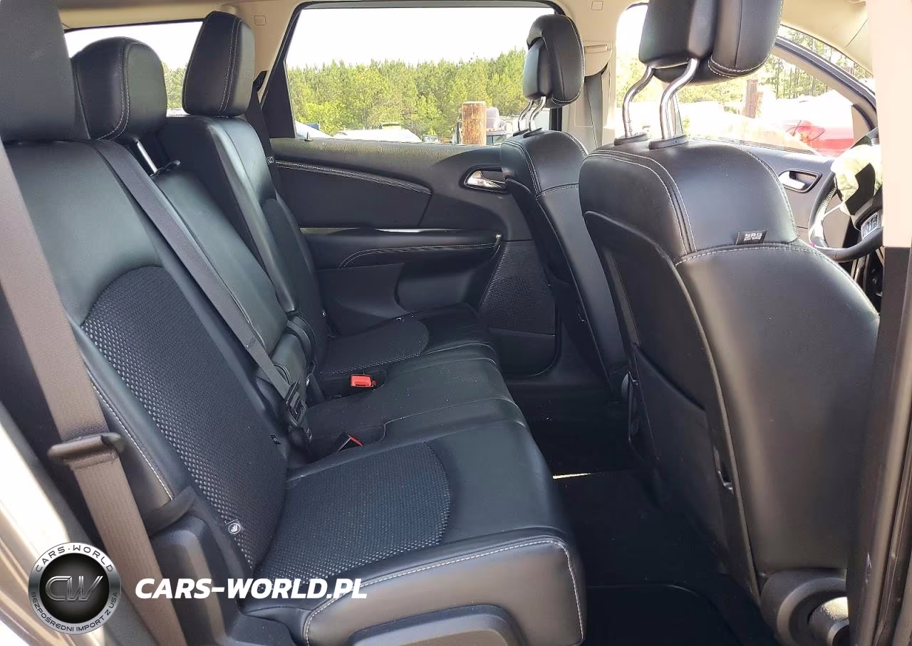 2019 Dodge Journey Crossroad VIN:3C4PDCGG1KT751122 - 10
