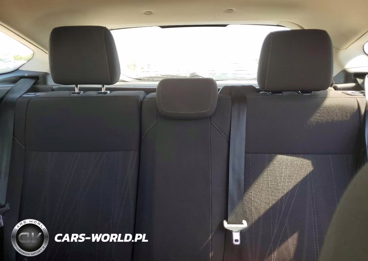 2016 Ford Focus Se VIN:1FADP3K24GL251518 - 10