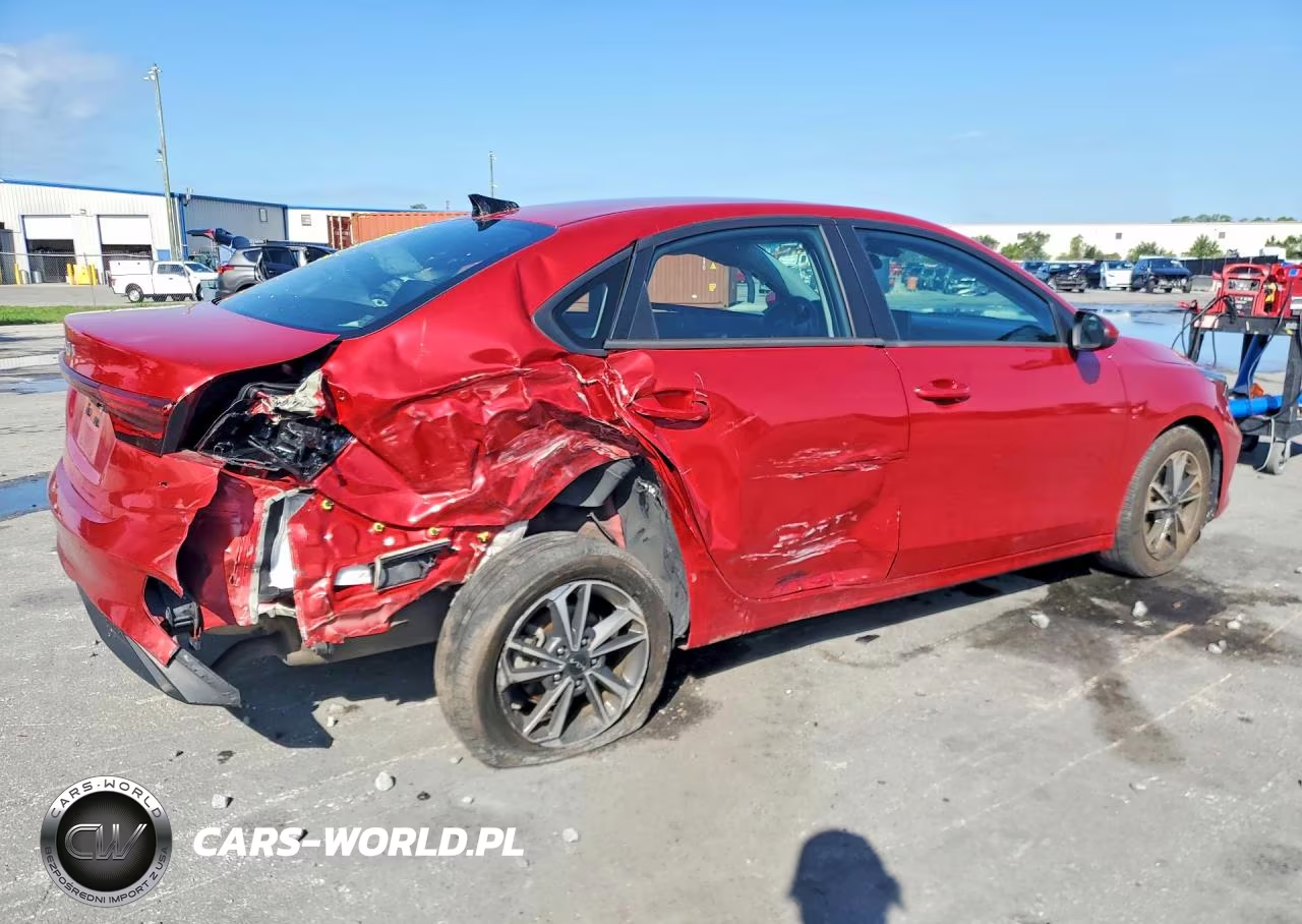 2024 Kia Forte Lxs VIN:3KPF24AD7RE775610 - 3
