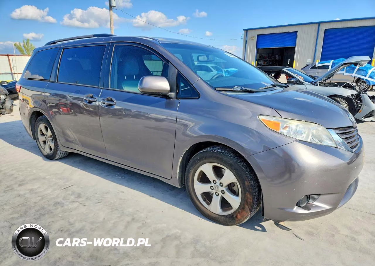 2015 Toyota Sienna Le VIN:5TDKK3DC8FS624336 - 4