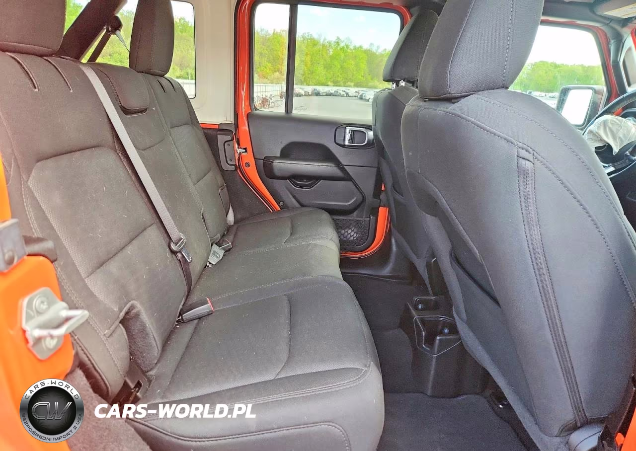 2020 Jeep Wrangler Unlimited Sahara VIN:1C4HJXEN7LW231167 - 10