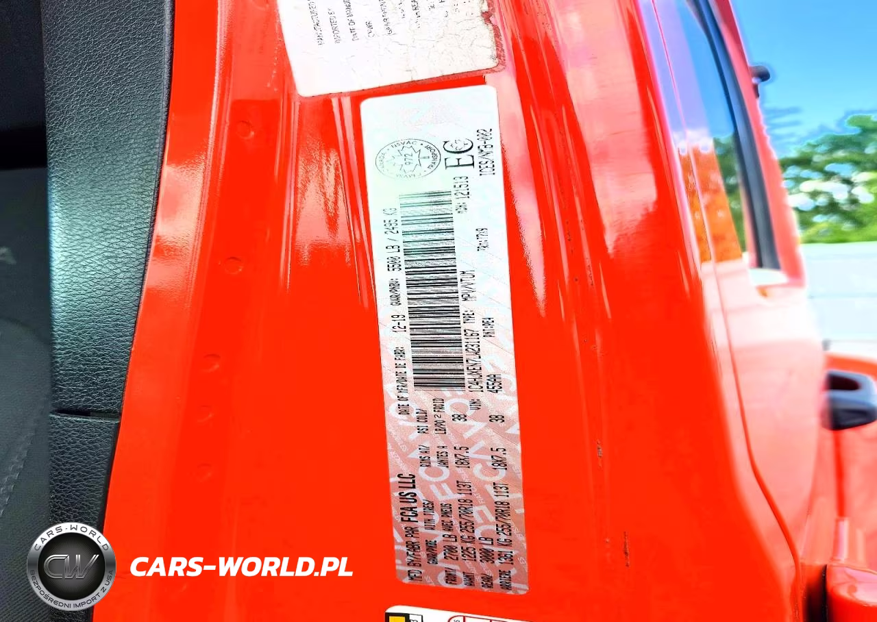 2020 Jeep Wrangler Unlimited Sahara VIN:1C4HJXEN7LW231167 - 12