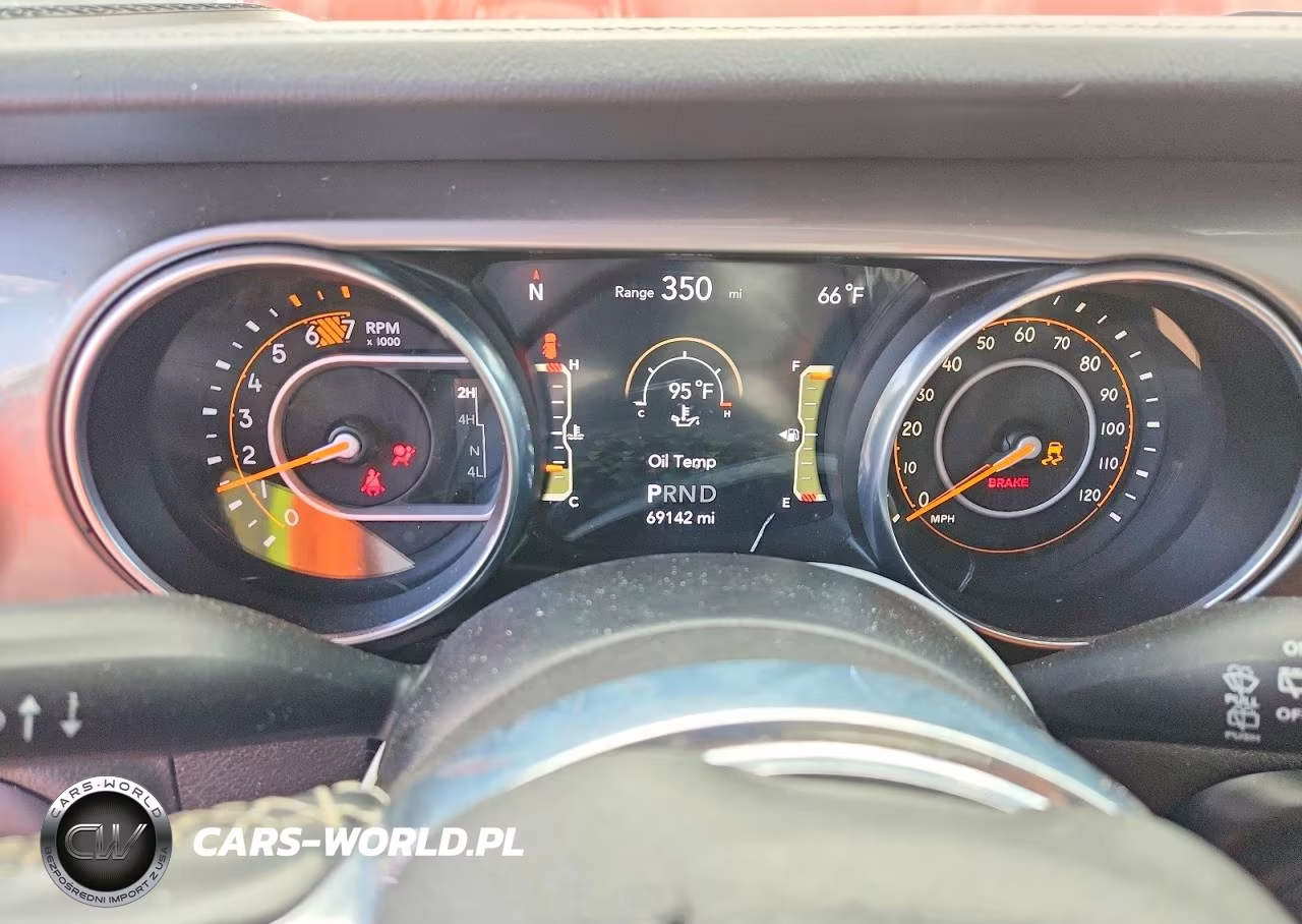 2020 Jeep Wrangler Unlimited Sahara VIN:1C4HJXEN7LW231167 - 9