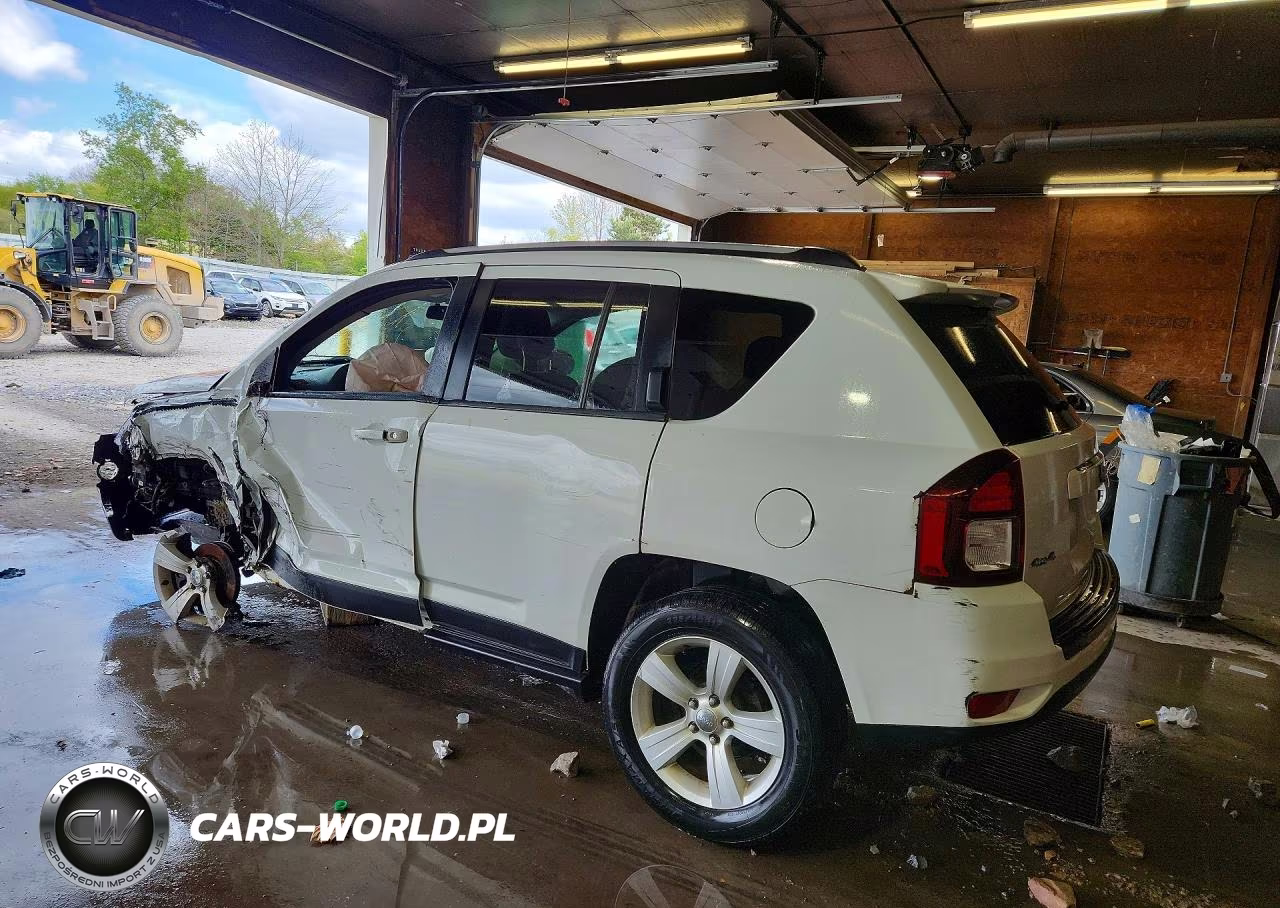 2015 Jeep Compass Sport VIN:1C4NJDBB3FD438697 - 2