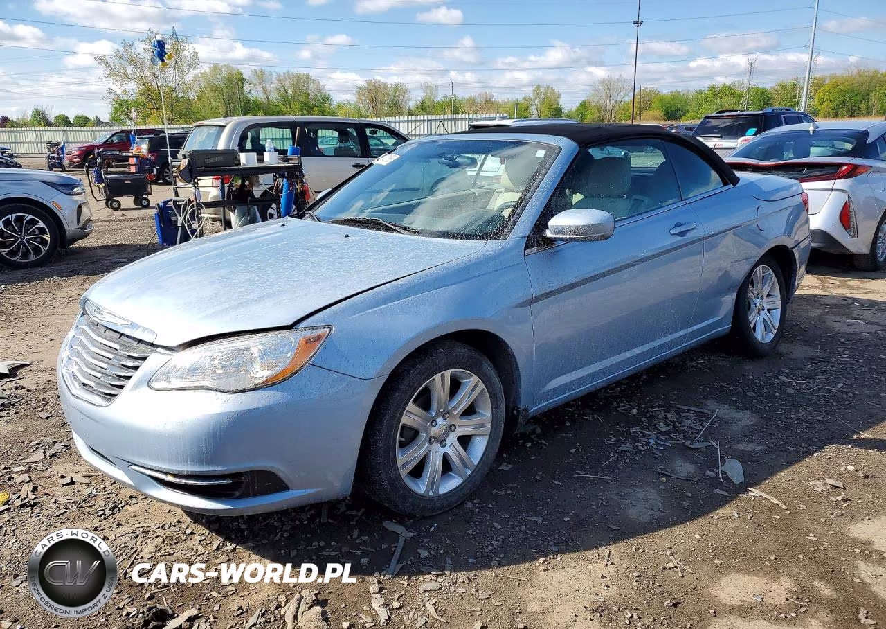 2013 Chrysler 200 Touring – zdjęcie 1 z 12