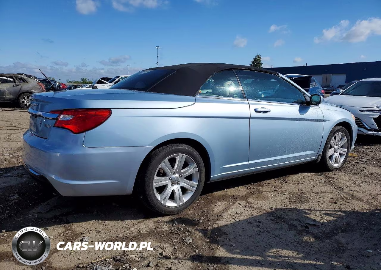 2013 Chrysler 200 Touring VIN:1C3BCBEG3DN738602 - 3