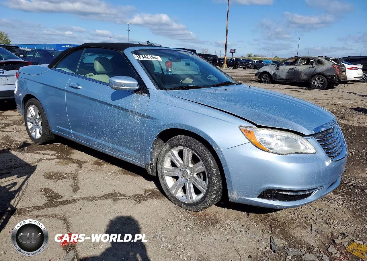 2013 Chrysler 200 Touring VIN:1C3BCBEG3DN738602 - 4