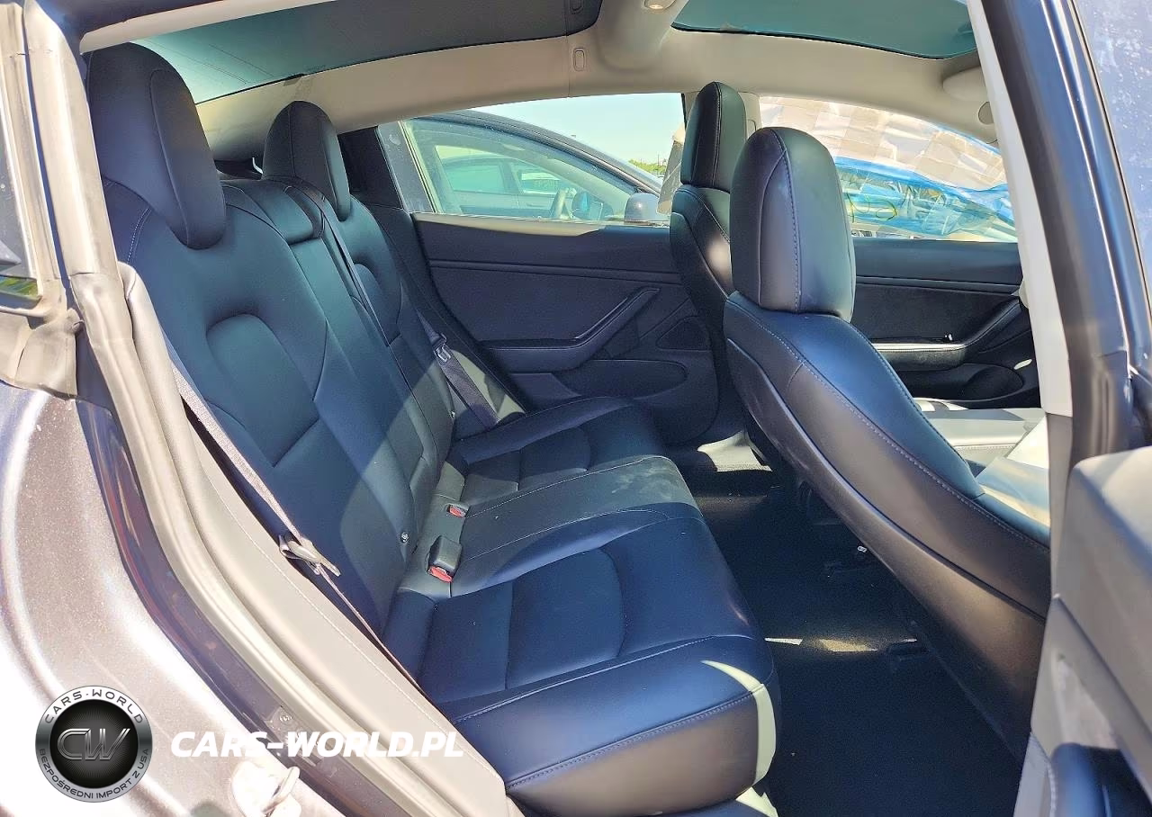 2018 Tesla Model 3 VIN:5YJ3E1EAXJF028137 - 10