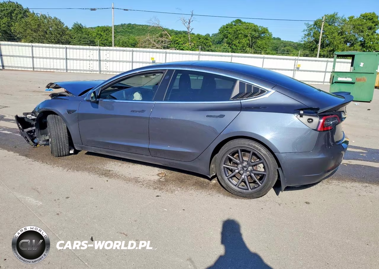 2018 Tesla Model 3 VIN:5YJ3E1EAXJF028137 - 2