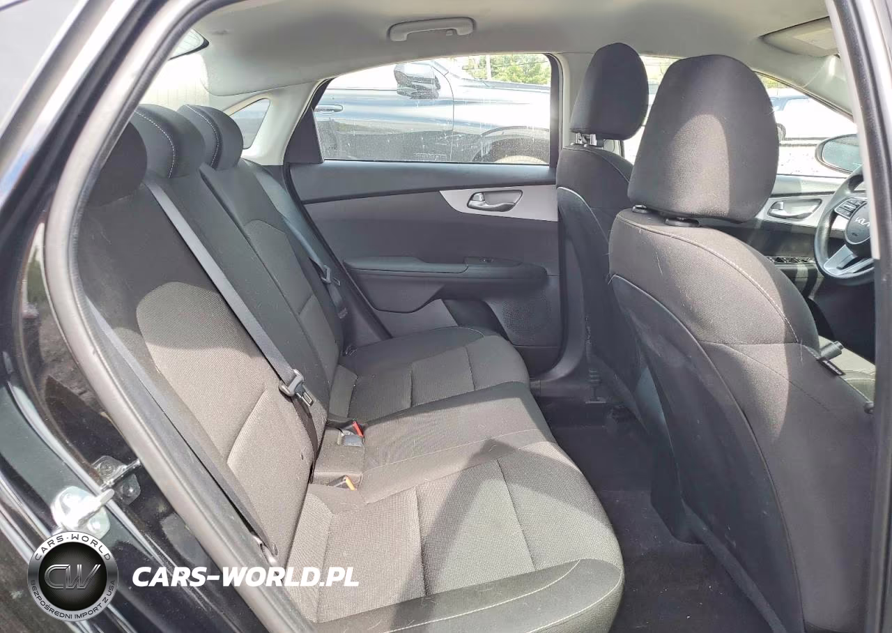 2024 Kia Forte Lxs VIN:3KPF24ADXRE742679 - 10