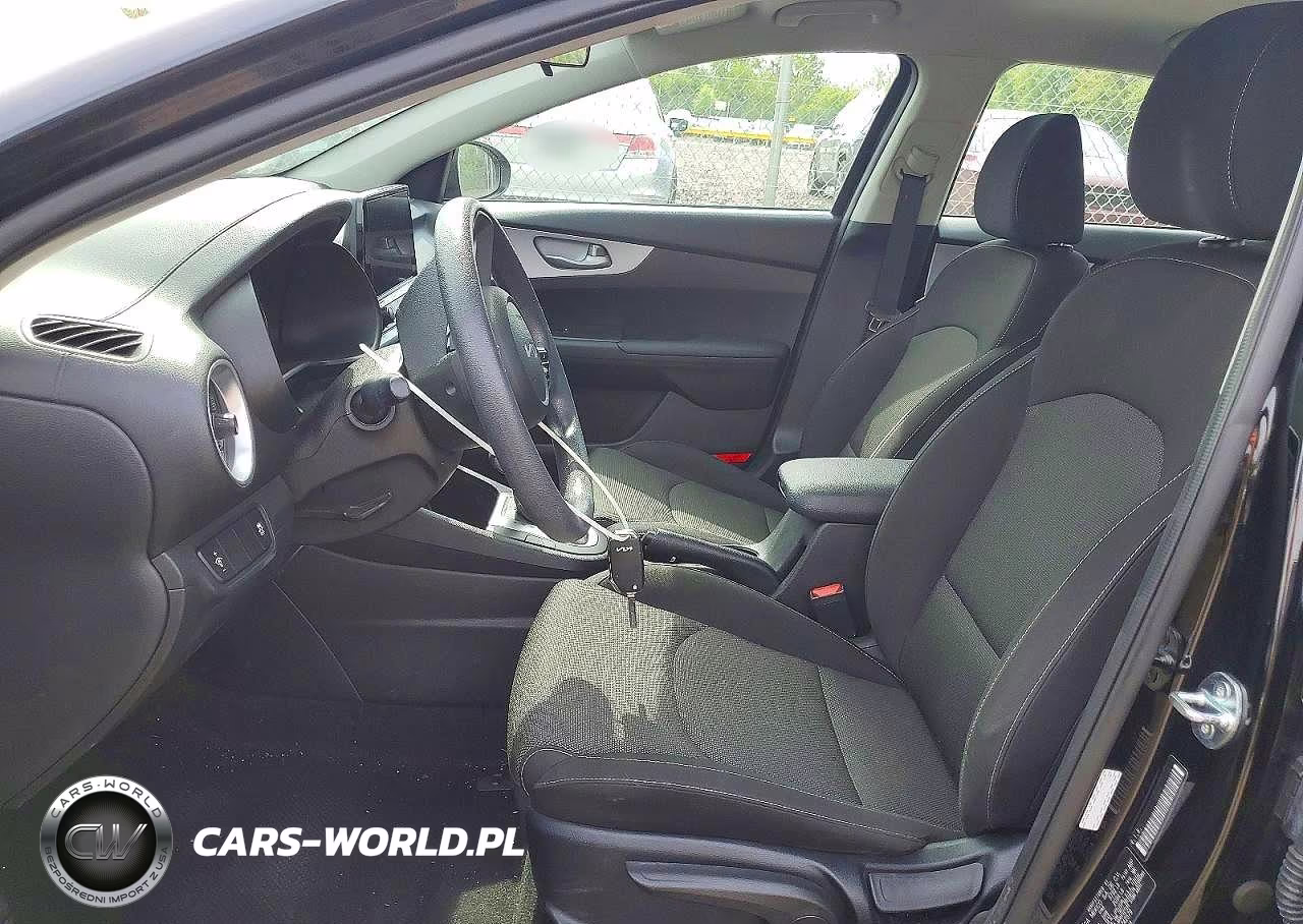 2024 Kia Forte Lxs VIN:3KPF24ADXRE742679 - 7