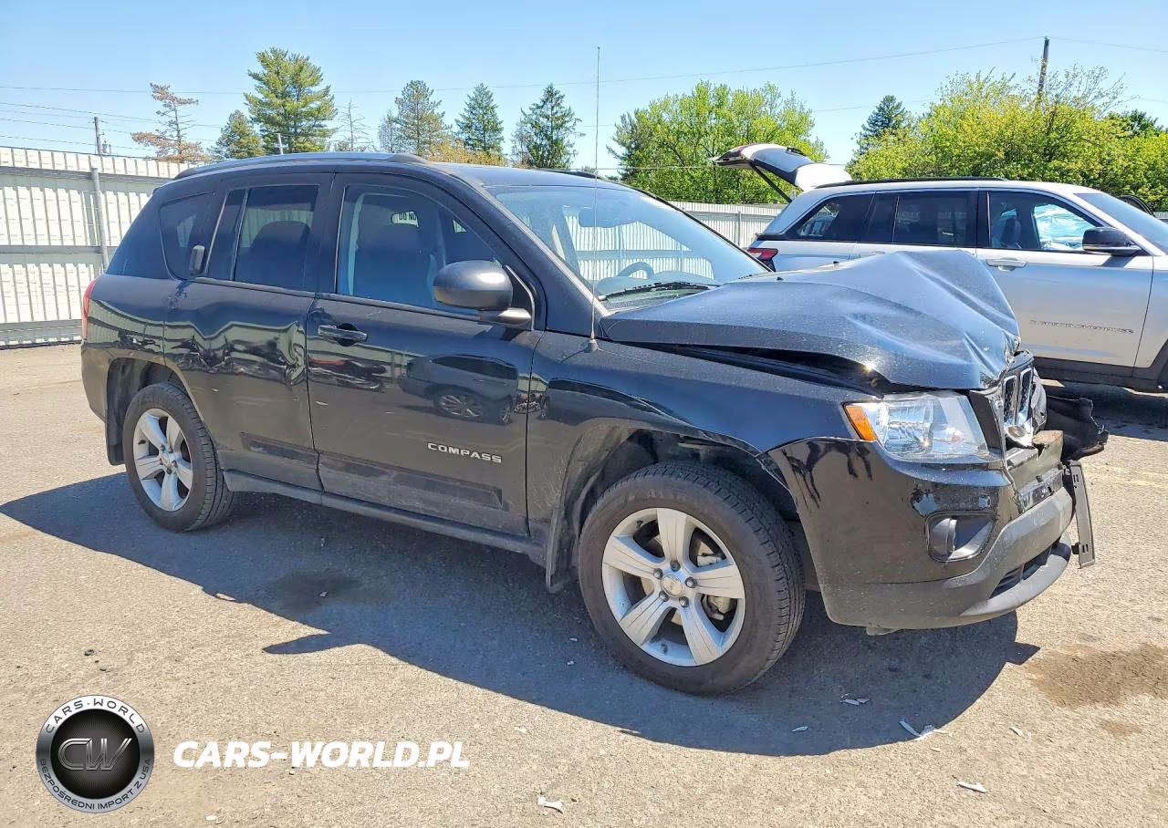 2013 Jeep Compass Latitude VIN:1C4NJDEB5DD189893 - 4