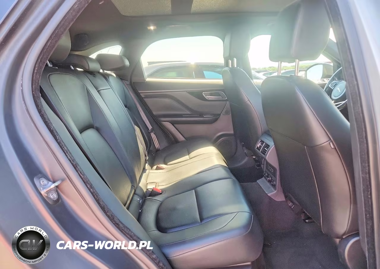 2018 Jaguar F-Pace Premium VIN:SADCJ2FX1JA265892 - 10