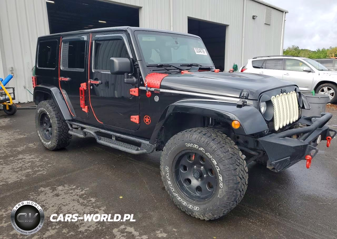 2015 Jeep Wrangler Unlimited Sahara VIN:1C4HJWEG5FL614235 - 4
