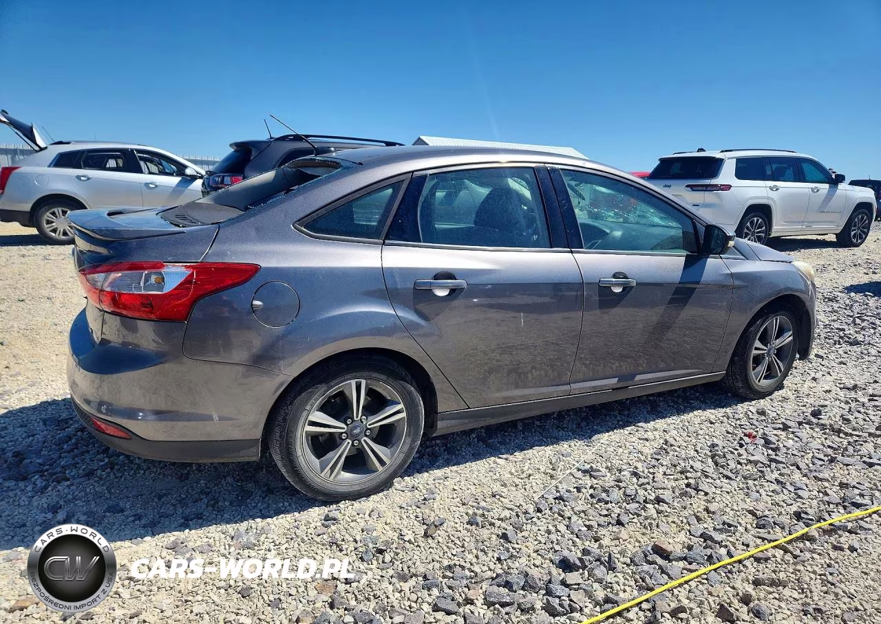 2014 Ford Focus Se VIN:1FADP3F27EL131784 - 3