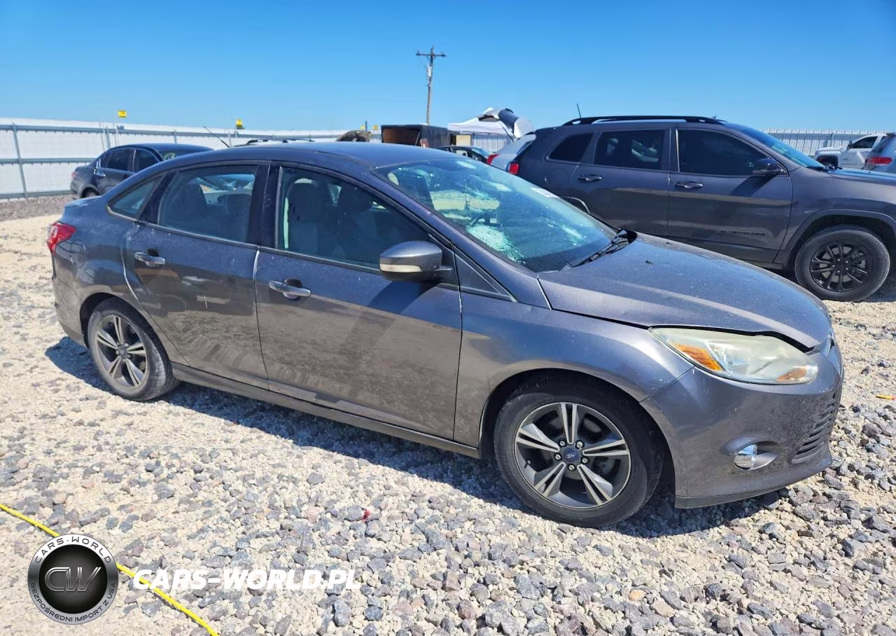 2014 Ford Focus Se VIN:1FADP3F27EL131784 - 4