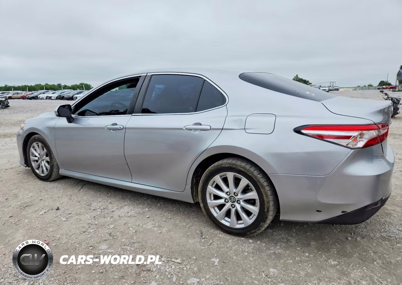 2018 Toyota Camry Le VIN:4T1B11HK8JU523354 - 2