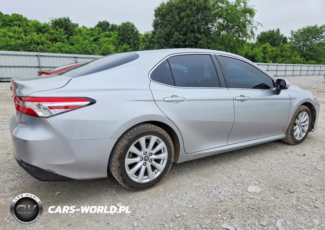 2018 Toyota Camry Le VIN:4T1B11HK8JU523354 - 3